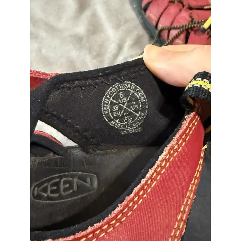 Keen Newport H2 Sport Sandal Kid's 5 EU‎ 38 Red Closed Toe Hook & Loop Red